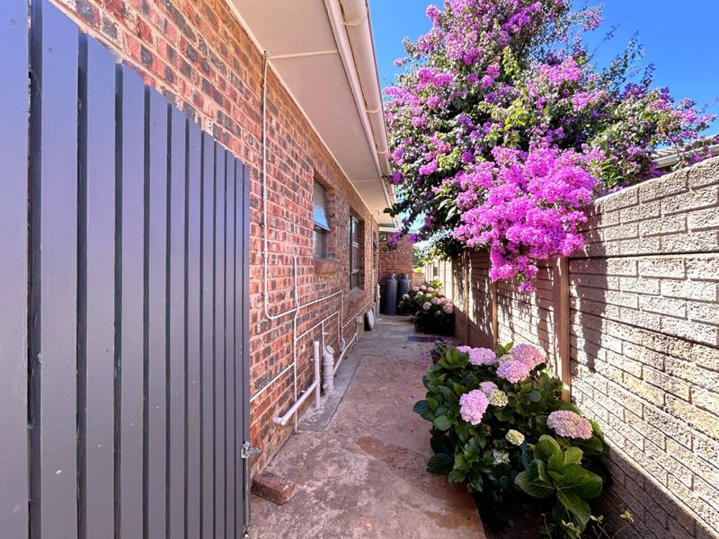 Charming Wavecrest Home with Garden and Views - Photo 5