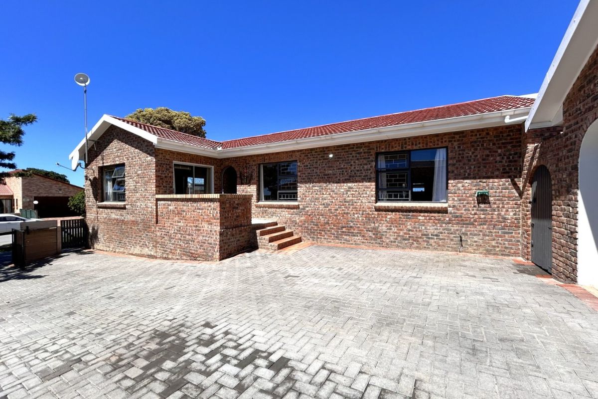 Charming Wavecrest Home with Garden and Views - Photo 4