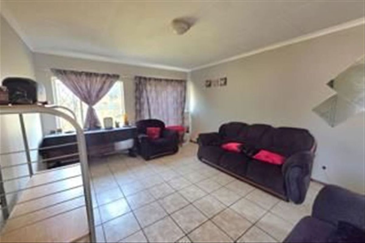 Charming and Practical Family Home - Photo 2