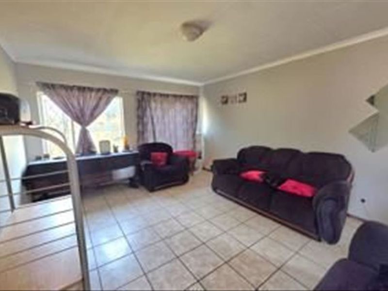 Charming and Practical Family Home - Photo 2