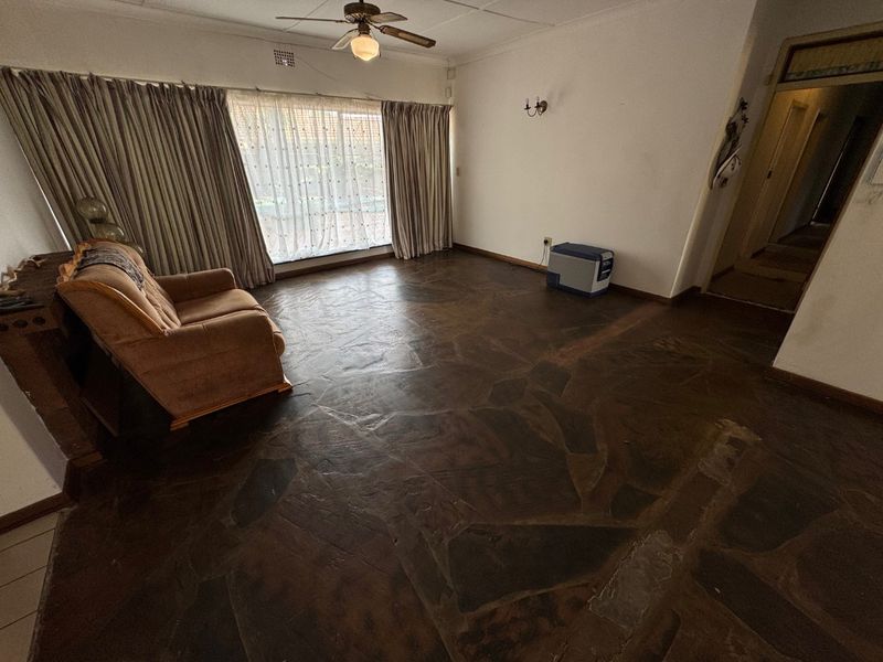 Elegant and Spacious Family Retreat - Photo 5