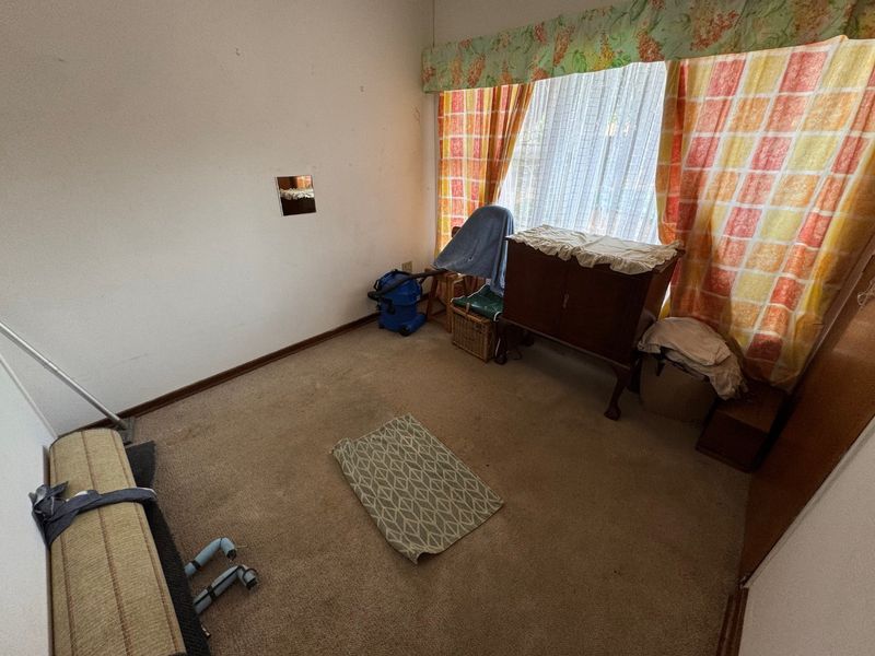 Elegant and Spacious Family Retreat - Photo 8