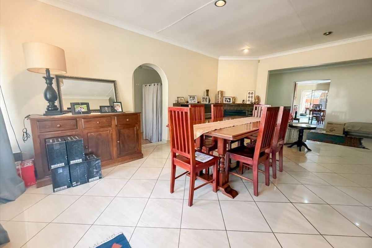 Spacious Family Home with Exceptional Features - Photo 2