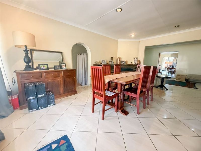 Spacious Family Home with Exceptional Features - Photo 2