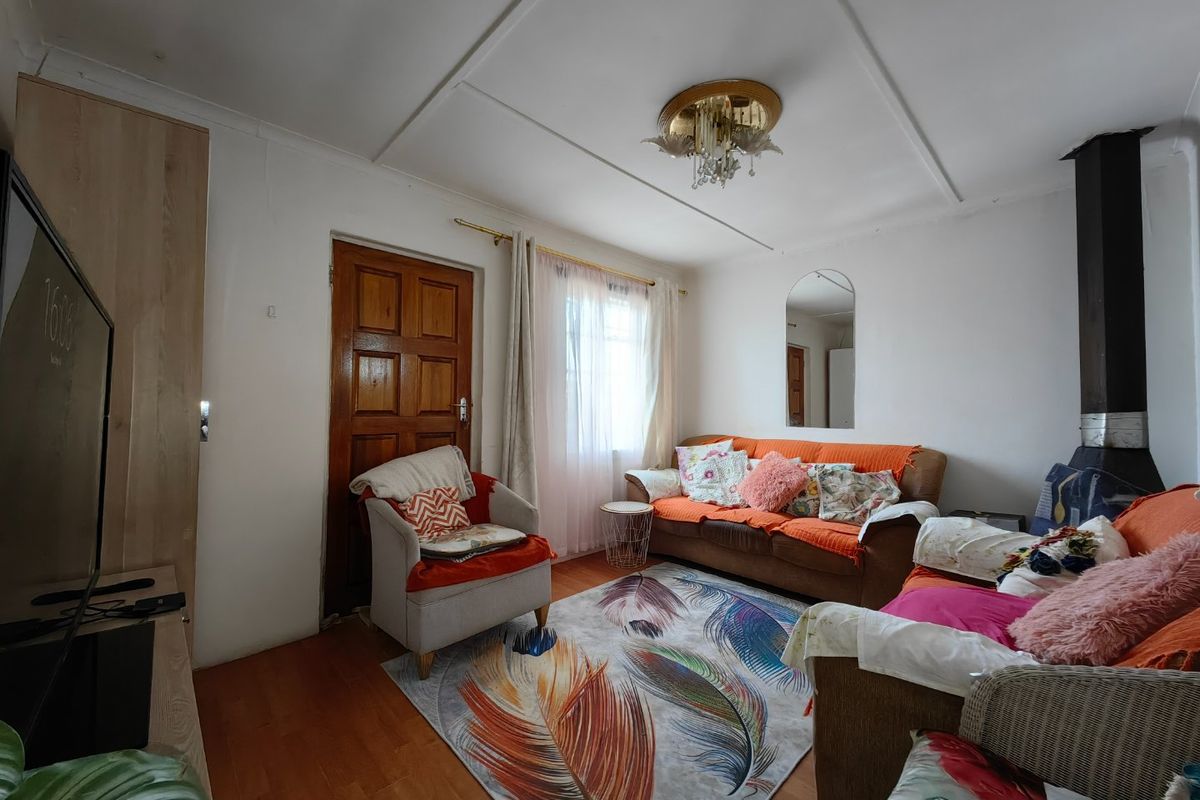 2 Bedroom Gem in quiet pocket of Eastridge - Photo 2