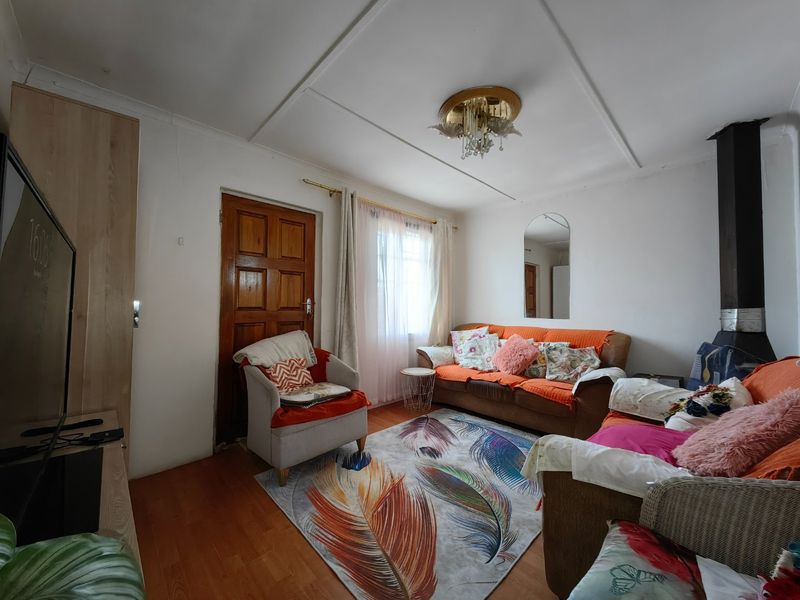 2 Bedroom Gem in quiet pocket of Eastridge - Photo 2