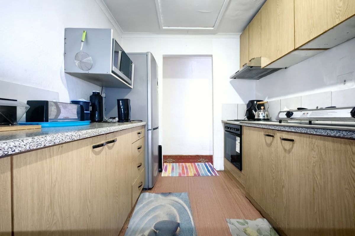 2 Bedroom Gem in quiet pocket of Eastridge - Photo 5