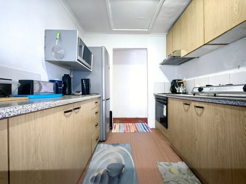 2 Bedroom Gem in quiet pocket of Eastridge - Photo 5