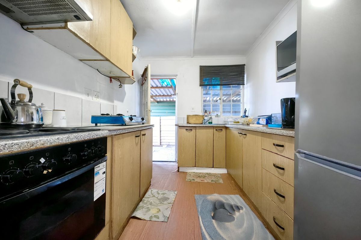 2 Bedroom Gem in quiet pocket of Eastridge - Photo 4