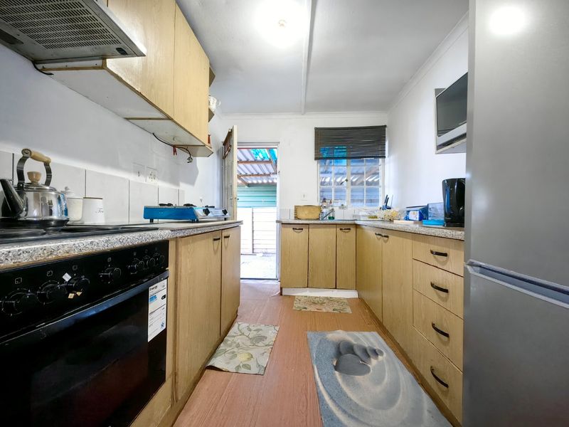 2 Bedroom Gem in quiet pocket of Eastridge - Photo 4