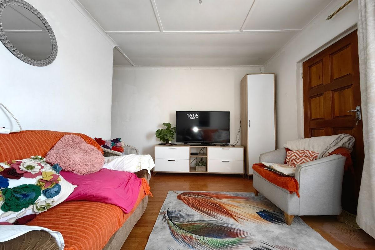 2 Bedroom Gem in quiet pocket of Eastridge - Photo 3