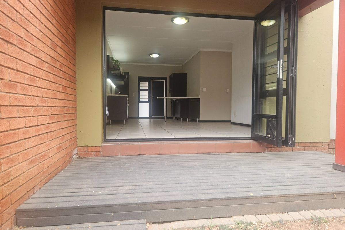 Modern 2 Bed 1 Bath Garden Apartment - Pet Friendly  - Photo 3