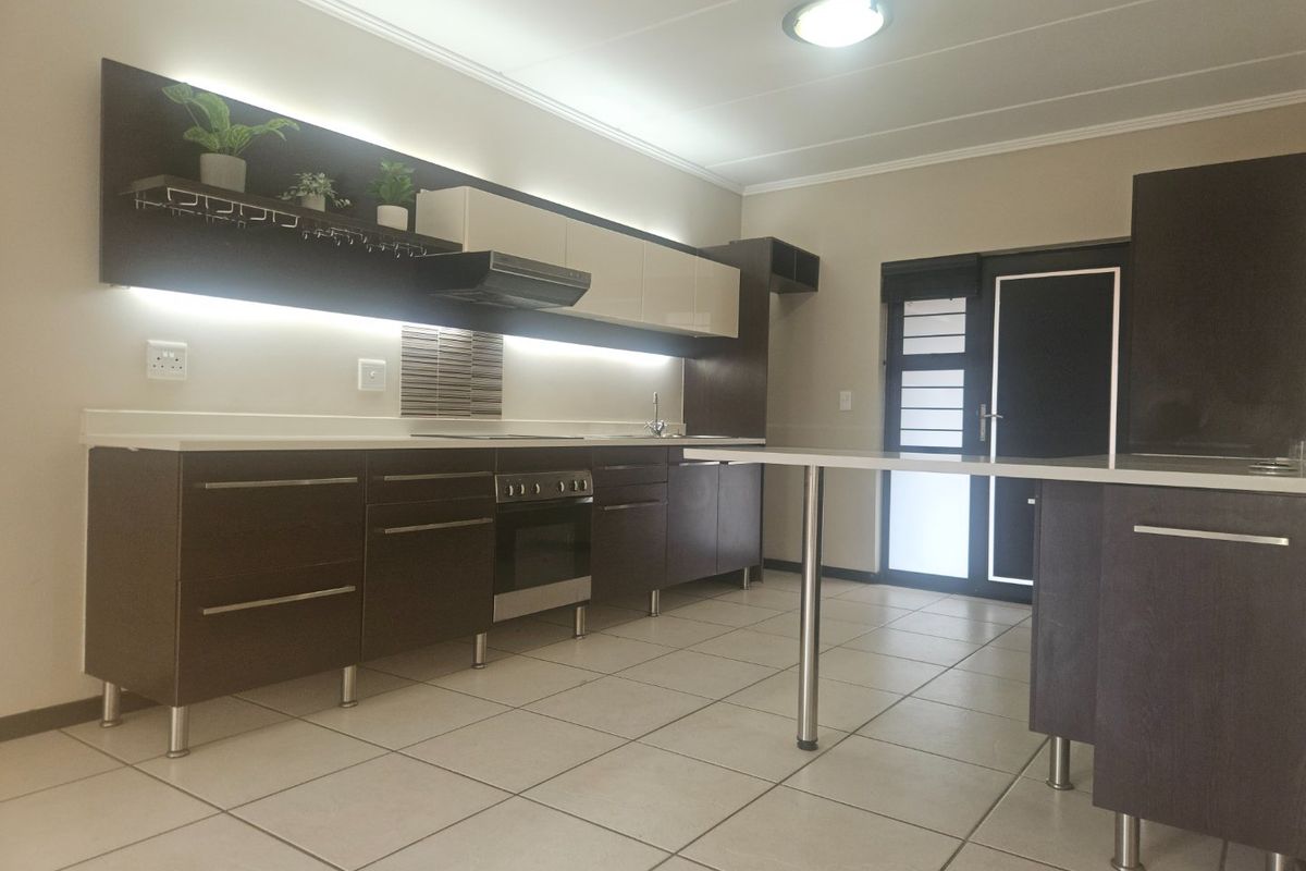 Modern 2 Bed 1 Bath Garden Apartment - Pet Friendly  - Photo 2