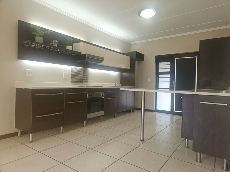 Modern 2 Bed 1 Bath Garden Apartment - Pet Friendly  - Photo 2