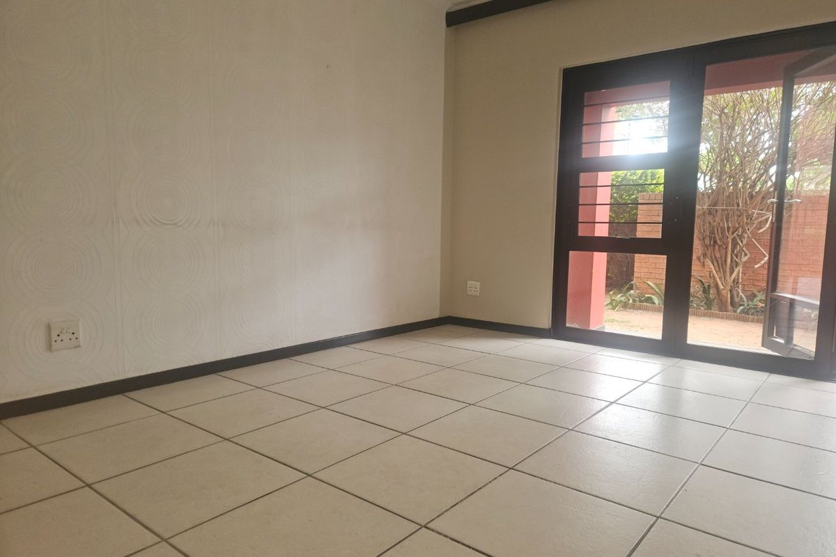 Modern 2 Bed 1 Bath Garden Apartment - Pet Friendly  - Photo 5