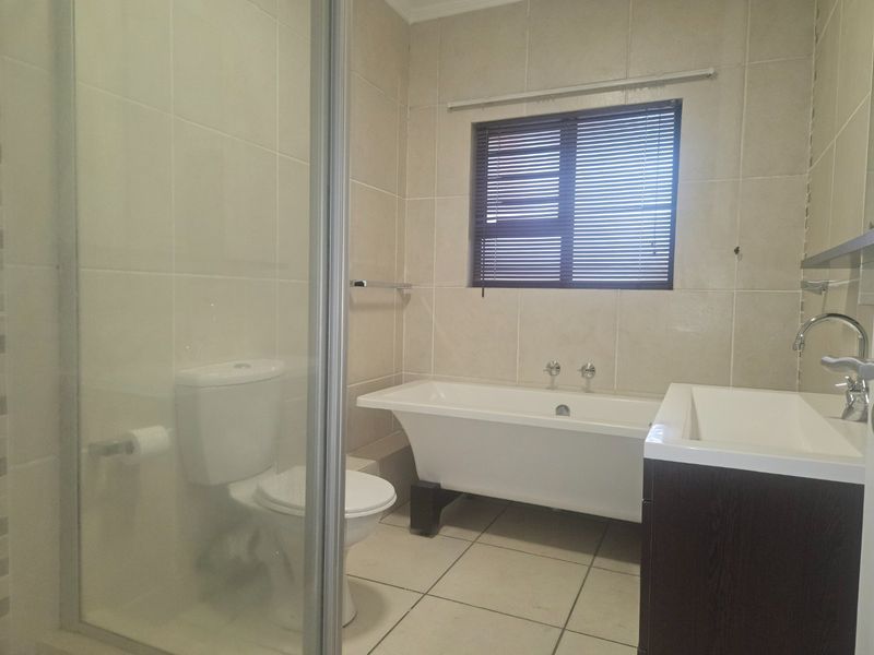 Modern 2 Bed 1 Bath Garden Apartment - Pet Friendly  - Photo 6