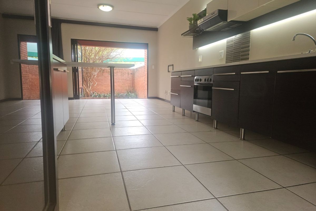 Modern 2 Bed 1 Bath Garden Apartment - Pet Friendly  - Photo 4