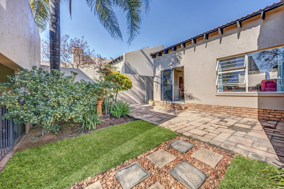 PRICED TO GO! 2 Bed, 2 Bath Townhouse with Double Auto Garage in a Premier Secure Complex - Photo 2