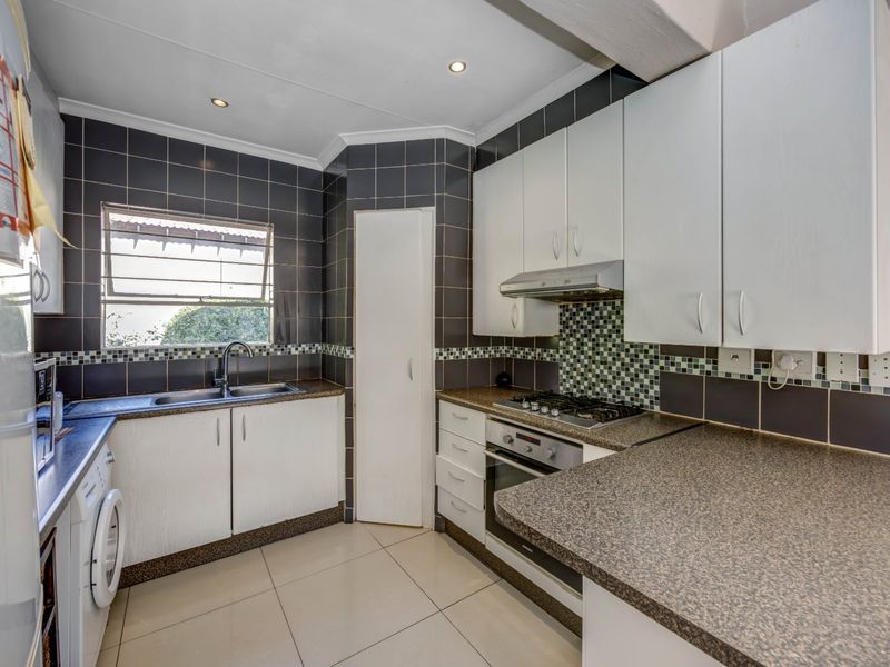 PRICED TO GO! 2 Bed, 2 Bath Townhouse with Double Auto Garage in a Premier Secure Complex - Photo 5