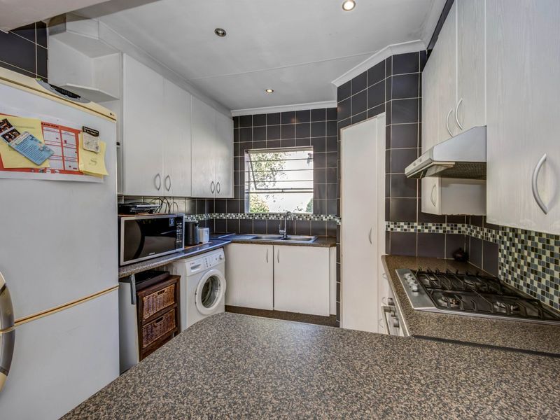 PRICED TO GO! 2 Bed, 2 Bath Townhouse with Double Auto Garage in a Premier Secure Complex - Photo 6