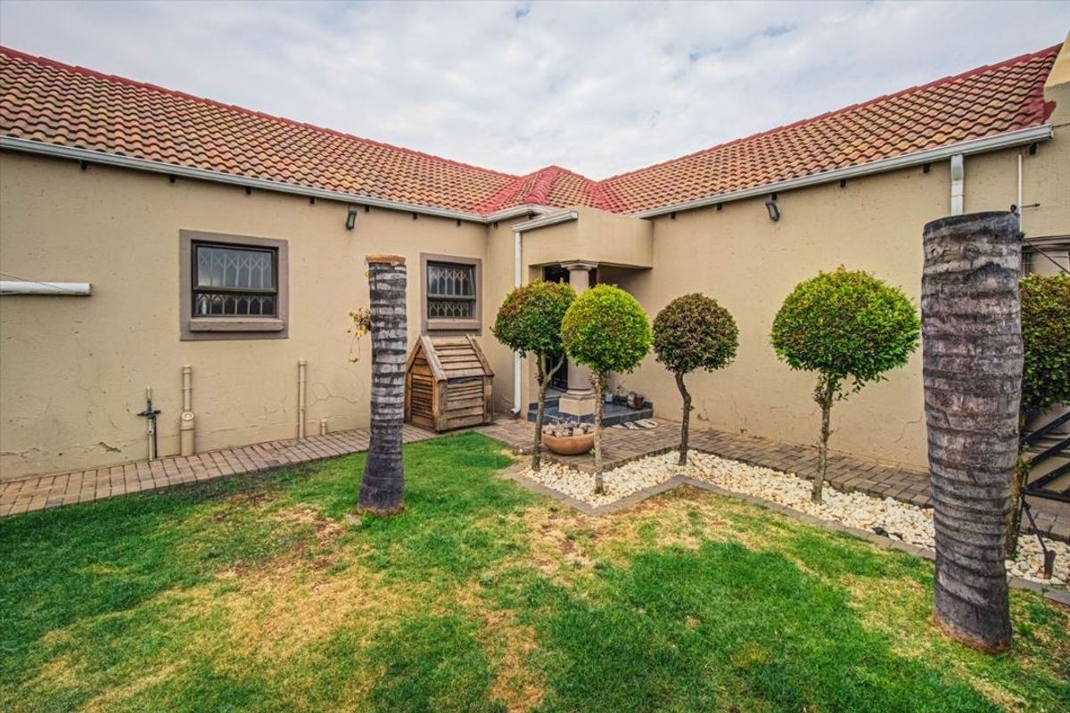 Immaculate Cluster Home in Prime Security Estate - Photo 3