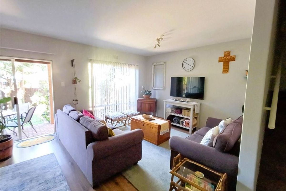 Charming Family Home with Comfortable Living Spaces - Photo 2