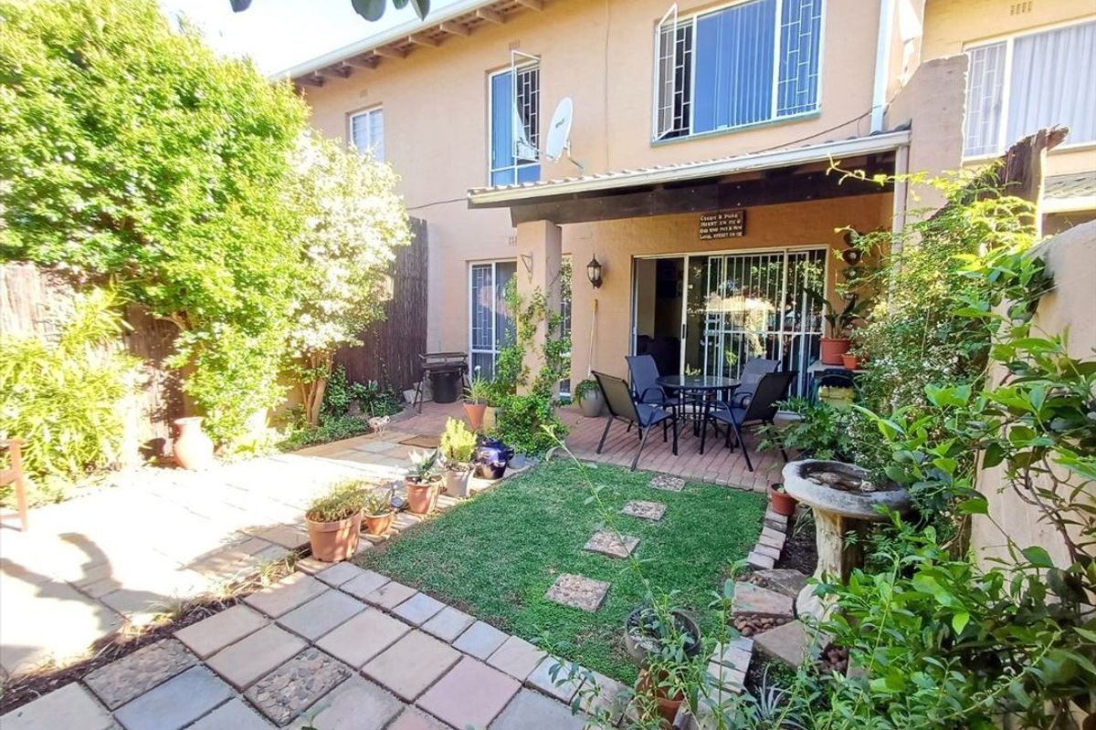 Charming Family Home with Comfortable Living Spaces - Photo 3