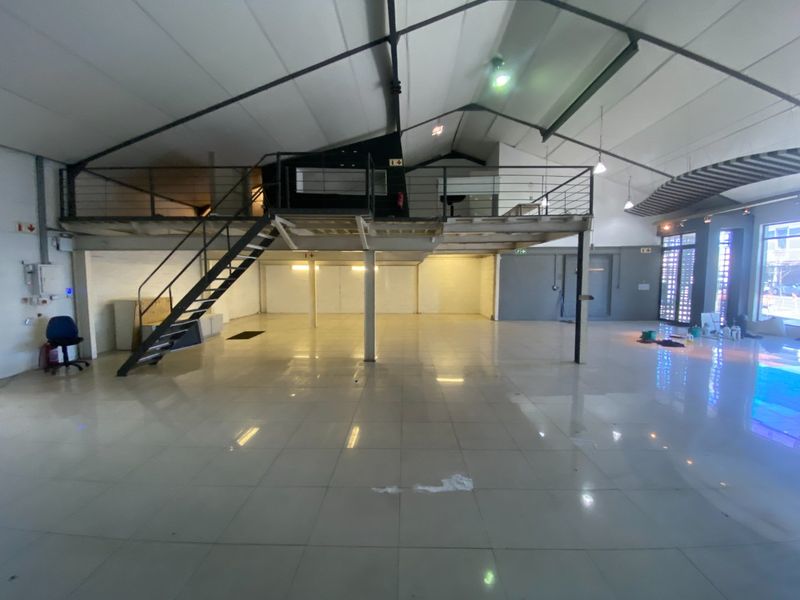 394m2 Industrial Space to Let - Photo 2