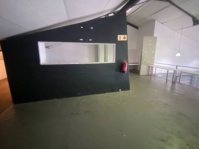 394m2 Industrial Space to Let - Photo 3