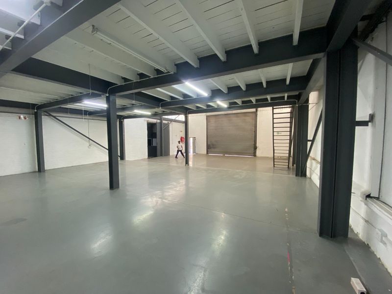 348m2 Industrial Space to Let  - Photo 4