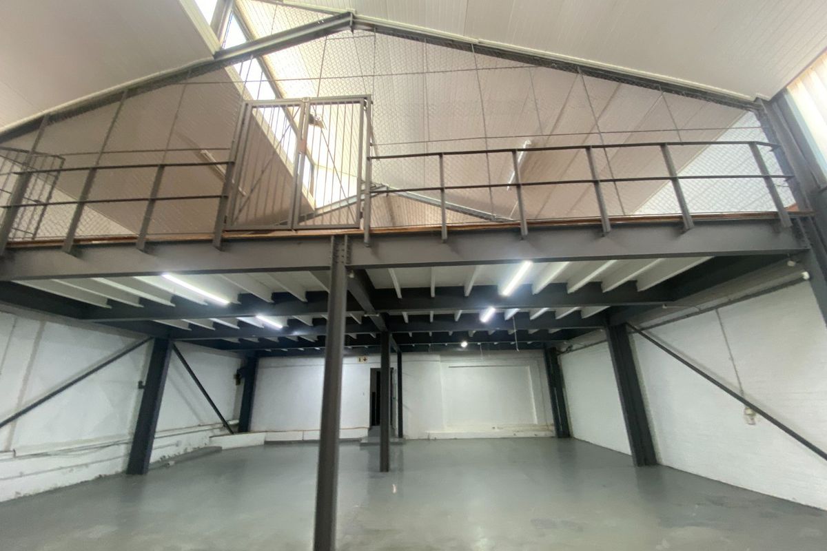 348m2 Industrial Space to Let  - Photo 2