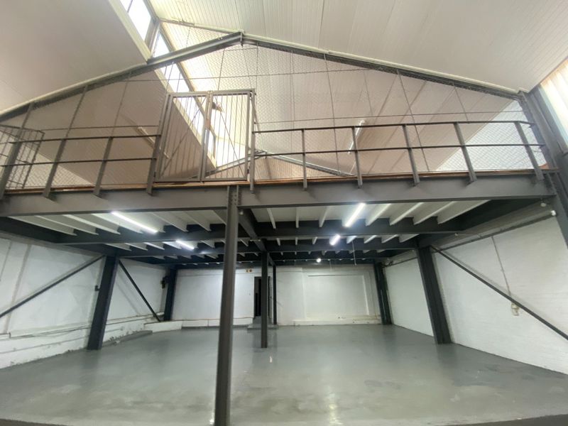 348m2 Industrial Space to Let  - Photo 2