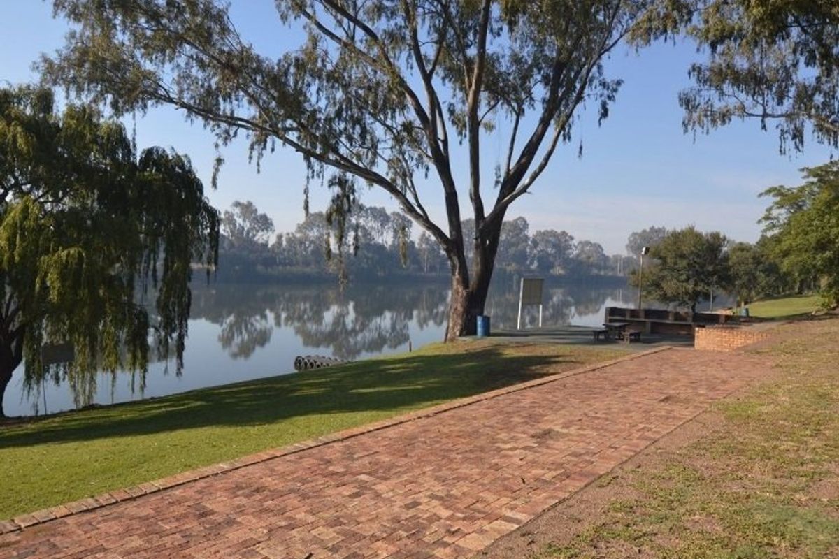 New release! Vacand land in Riverspray Lifestyle Estate - with direct access to the Vaal River. - Photo 4