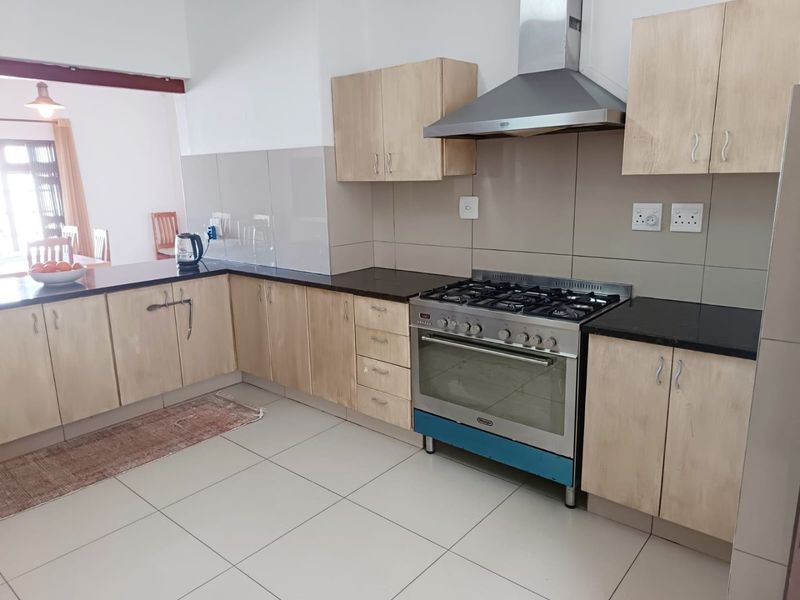 Luxury Coastal Home in Wilderness – Beachside Bliss. - Photo 9