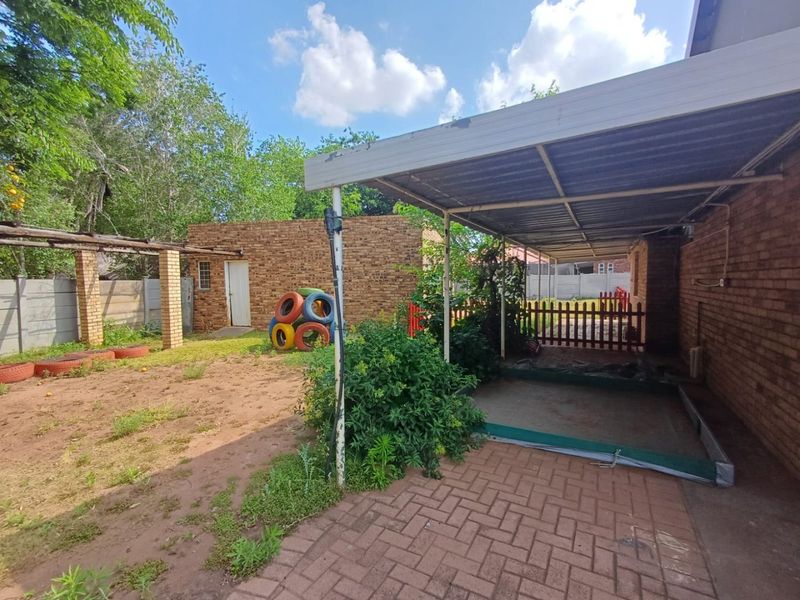 Versatile 4-Bedroom Home with Business Rights in Flamwood, Klerksdorp - Photo 7
