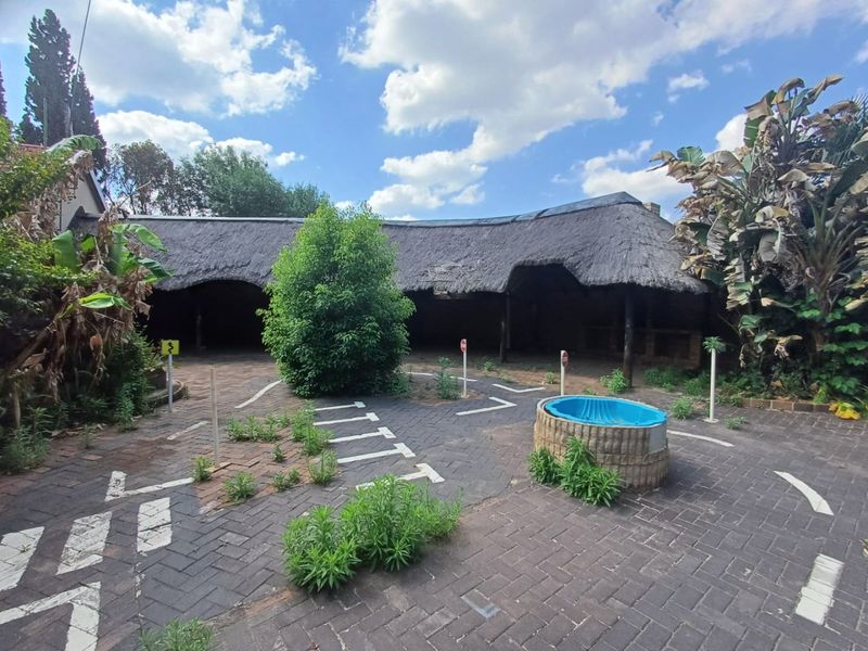 Versatile 4-Bedroom Home with Business Rights in Flamwood, Klerksdorp - Photo 8