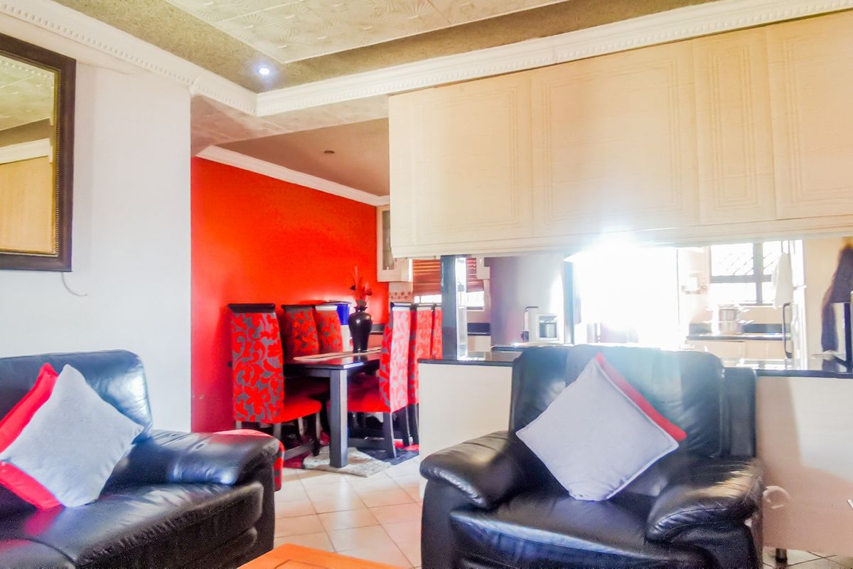 Charming 3-Bedroom Family Home for Sale - Photo 5