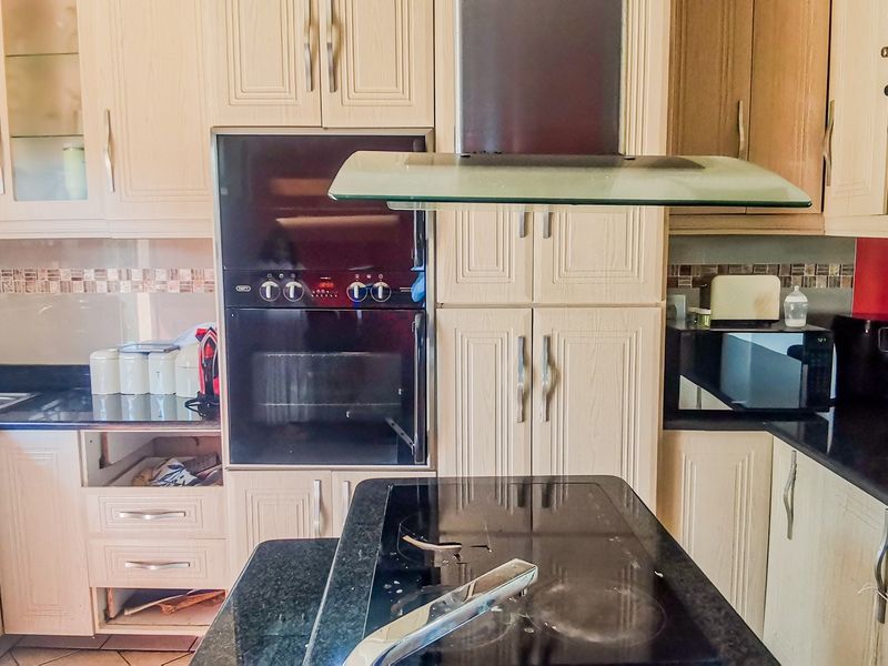 Charming 3-Bedroom Family Home for Sale - Photo 8