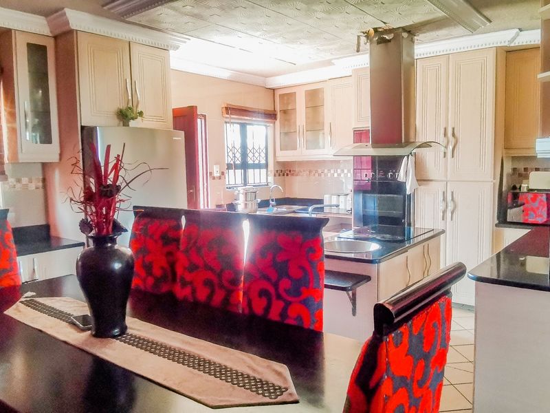 Charming 3-Bedroom Family Home for Sale - Photo 6