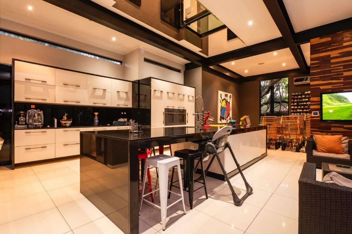 Refined Modern Living in Thorn Valley Estate - Photo 3