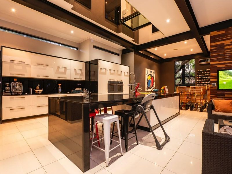 Refined Modern Living in Thorn Valley Estate - Photo 3