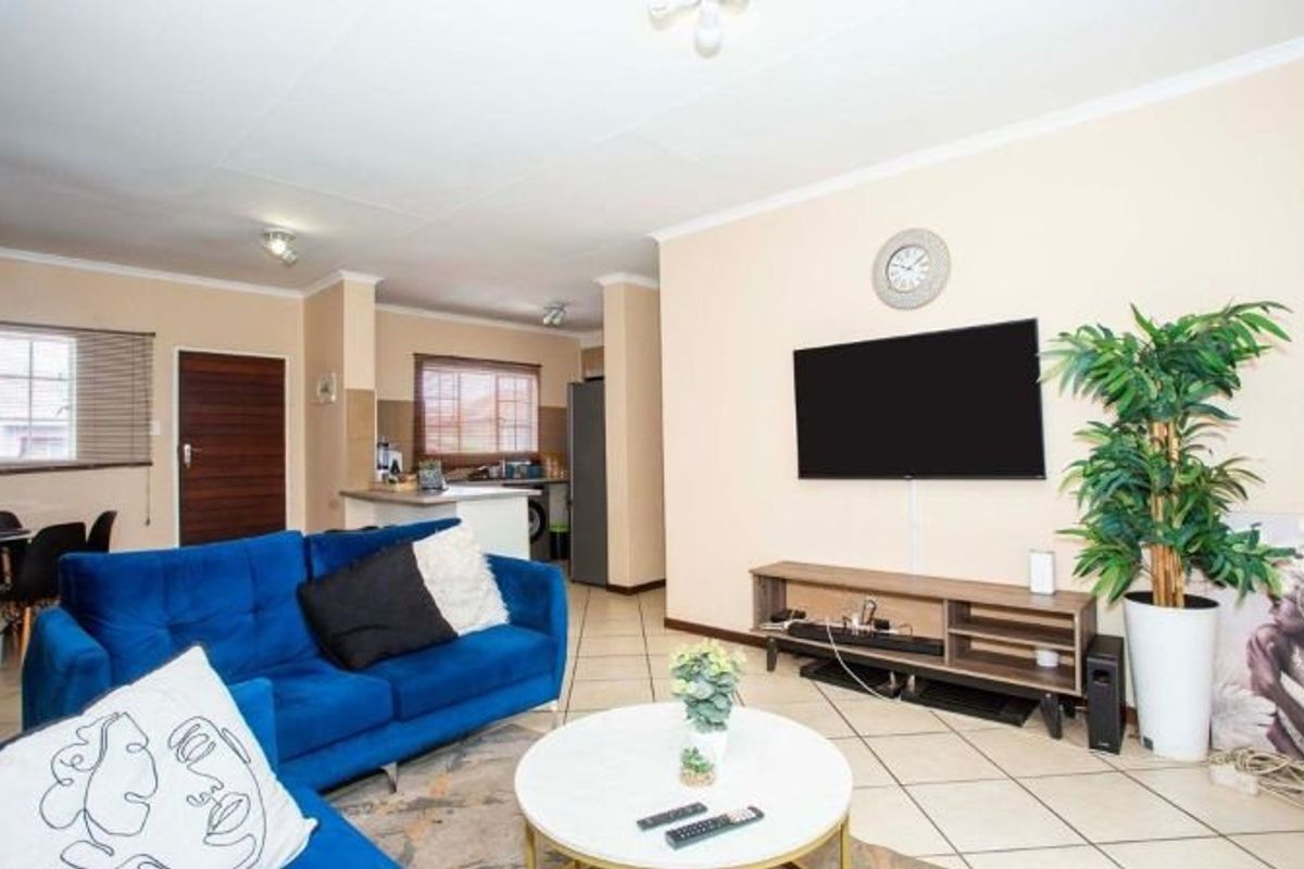 2 Bedroom Apartments for Sale in Monavoni  - Photo 2