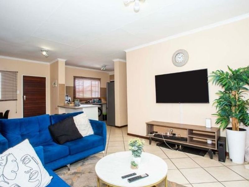 2 Bedroom Apartments for Sale in Monavoni  - Photo 2