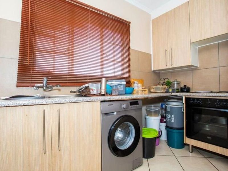 2 Bedroom Apartments for Sale in Monavoni  - Photo 10