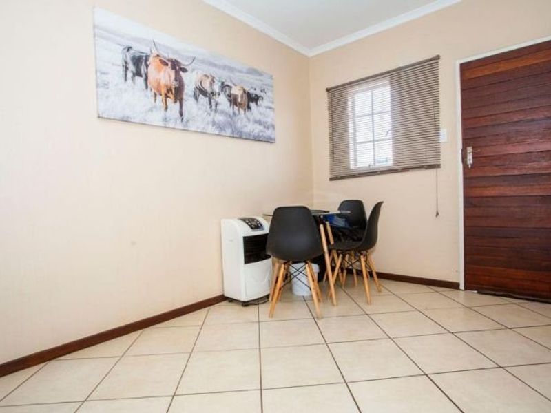 2 Bedroom Apartments for Sale in Monavoni  - Photo 8