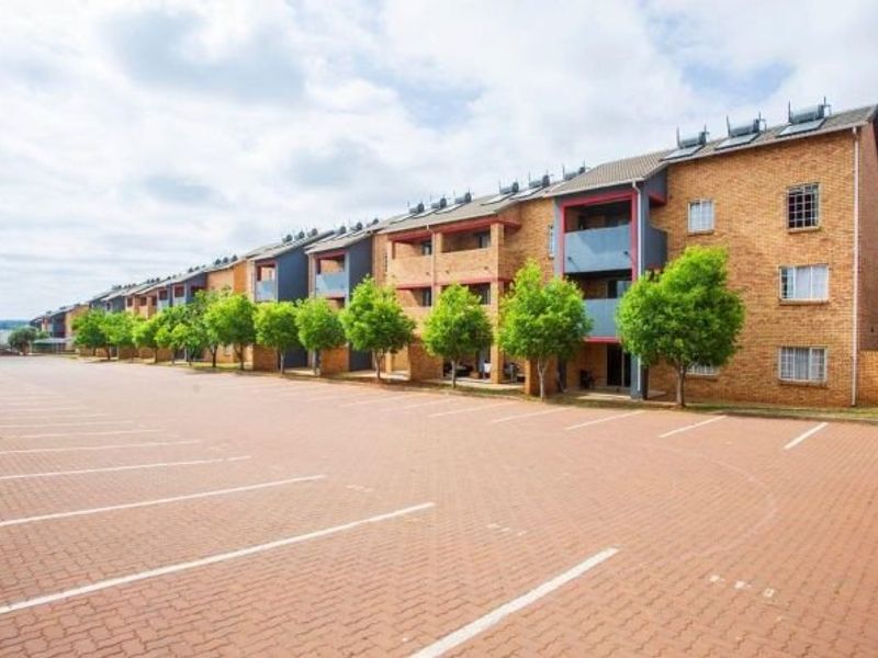 2 Bedroom Apartments for Sale in Monavoni  - Photo 7