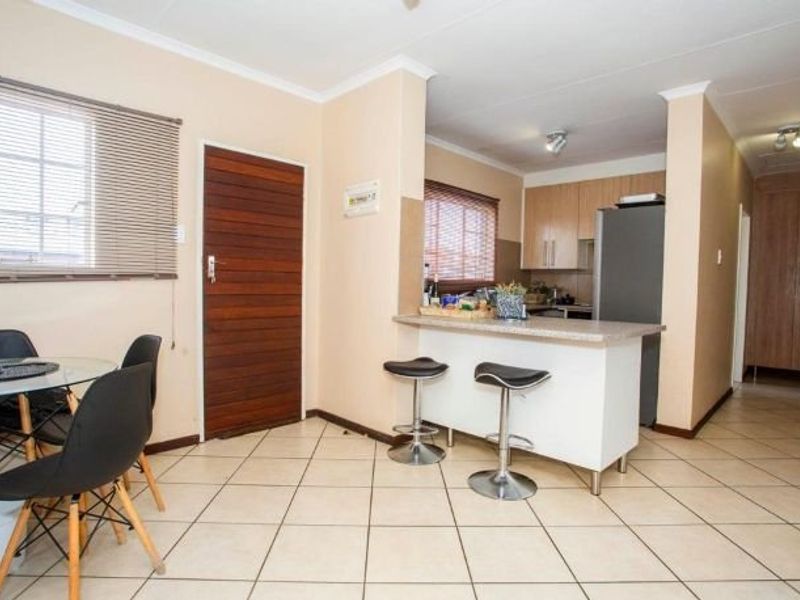 2 Bedroom Apartments for Sale in Monavoni  - Photo 6