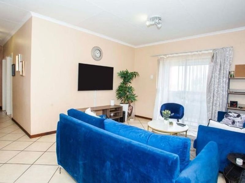 2 Bedroom Apartments for Sale in Monavoni  - Photo 5