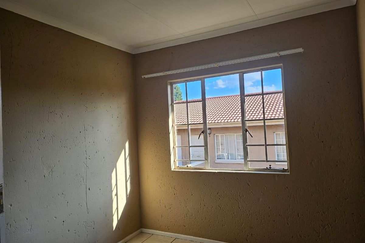 Rental Apartment in Georgina, Roodepoort! - Photo 5