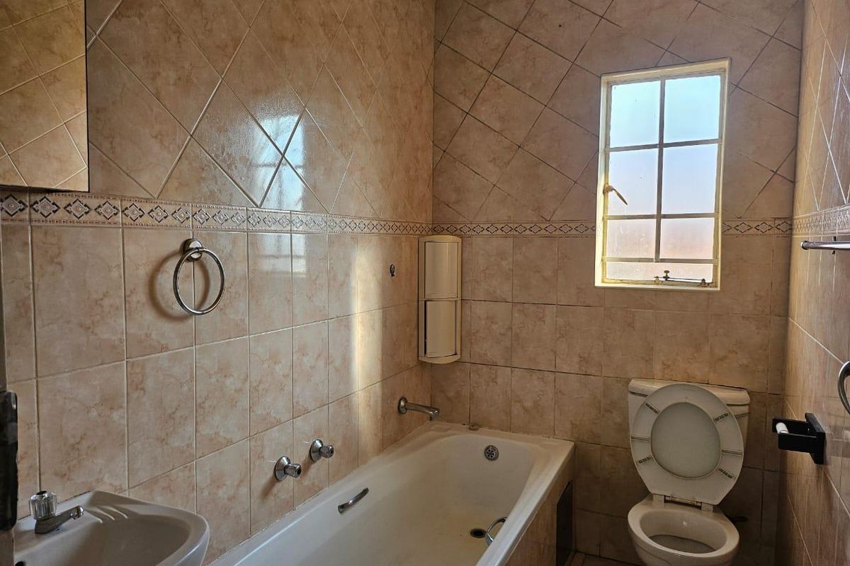 Rental Apartment in Georgina, Roodepoort! - Photo 3